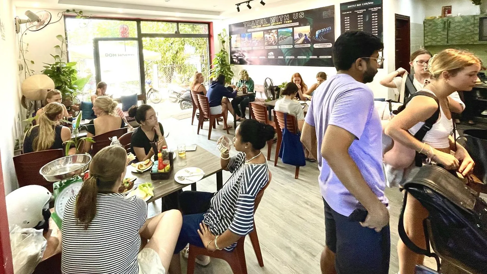 Hoi An Ancient Town Hostel & Bar 0*, Hội An